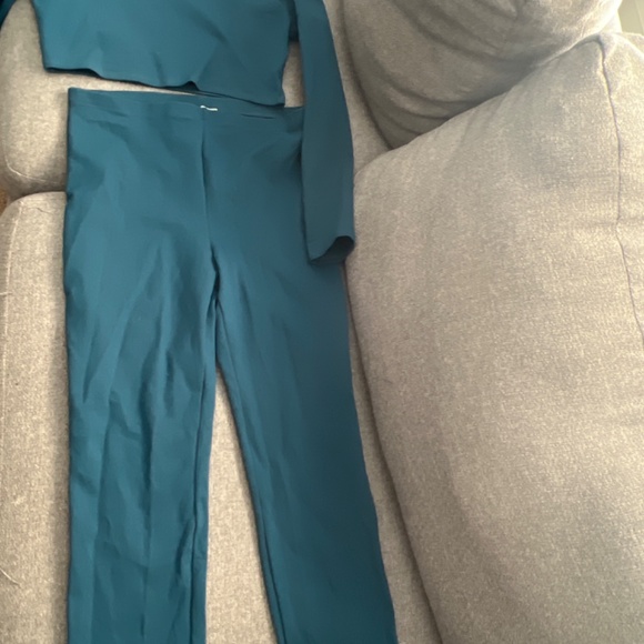 Two piece set - Picture 3 of 3